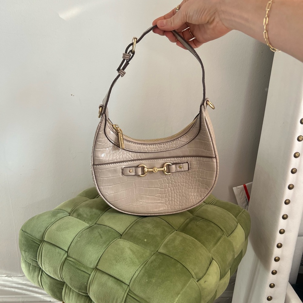 Elegant Cream Croc-Embossed Shoulder Bag